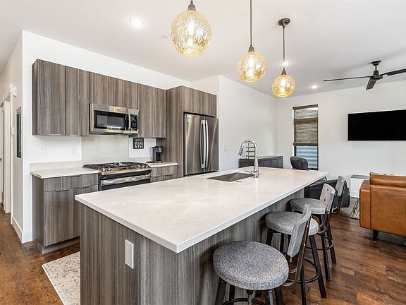 4th image of 930 BLUE RIVER Parkway UNIT 821