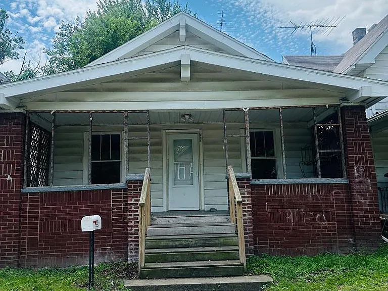 226 E Pearl St — Photo 1