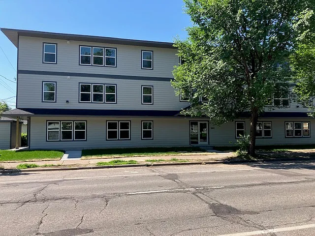 3 bed, 1093 sqft, $1,950 — Photo 2