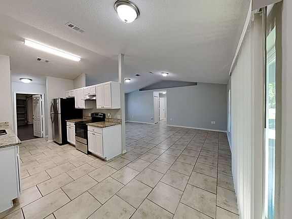 3rd image of 1002 Embrun Ct