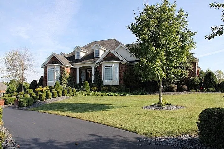 827 Ann Marie Cir