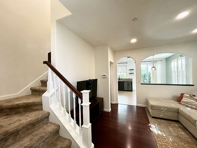 983 Aston Cir — Photo 5