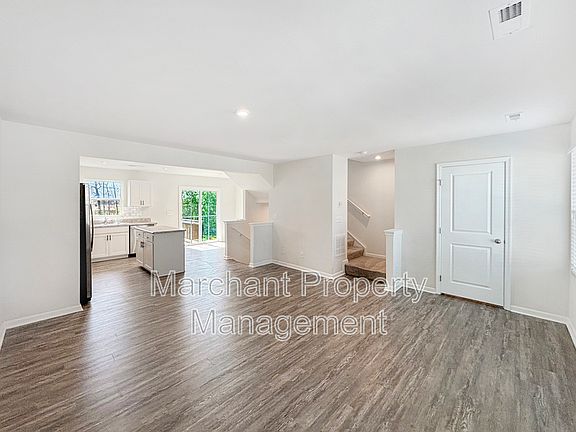 5th image of 219 Maple Forge Trl