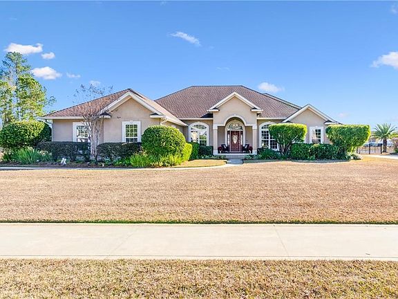3rd image of 423 Belmont Cir