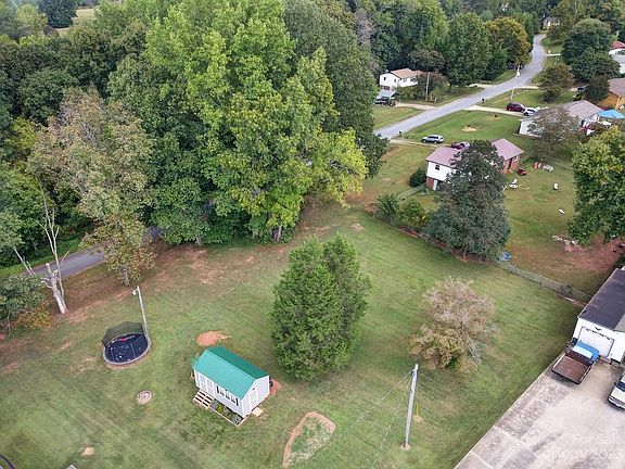 4th image of 827 Flint Dr