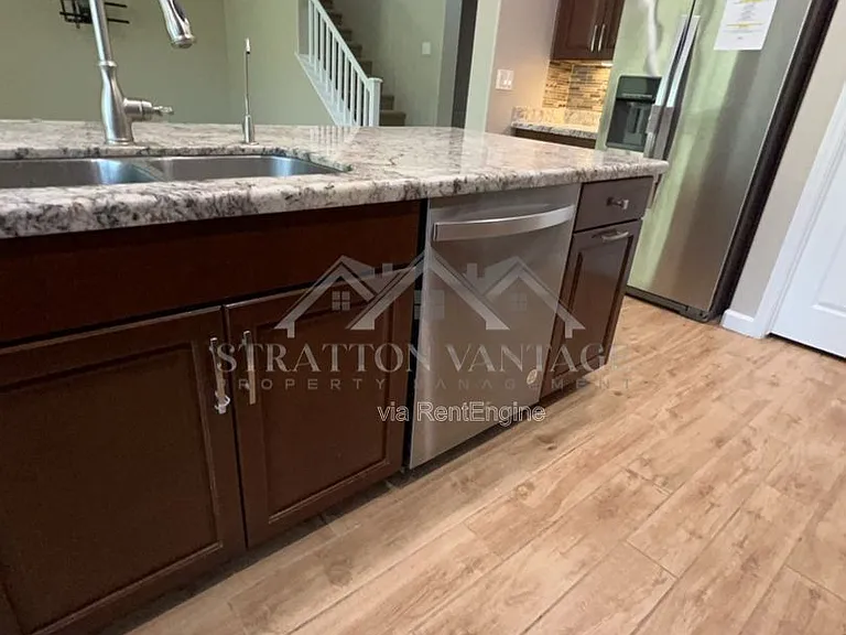 945 W Yellowstone Way — Photo 8