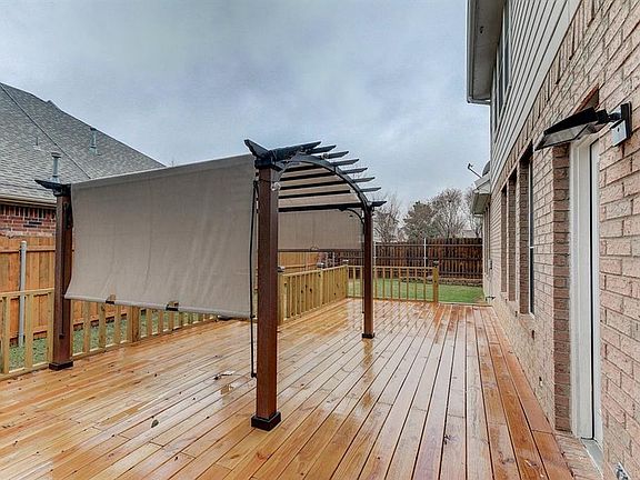 4th image of 5556 Seabury Dr