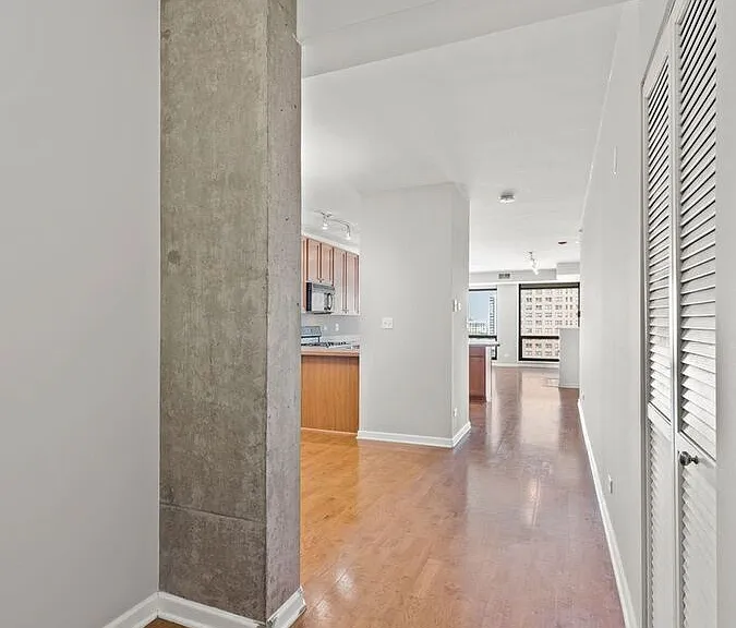 1212 N Wells St #903 — Photo 3