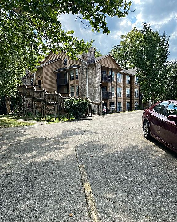 1st image of 310 Oakbridge Dr