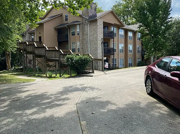 310 Oakbridge Dr, Hurricane, WV 25526