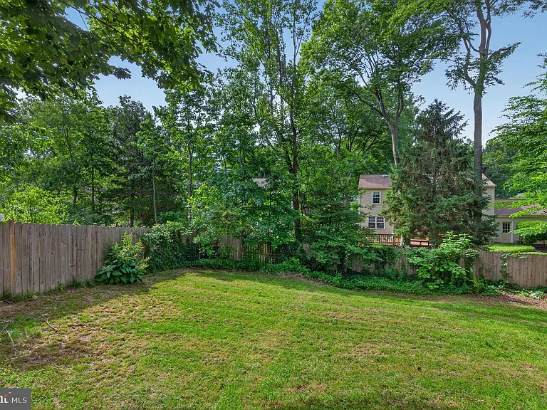 8815 Newport Ct — Photo 29
