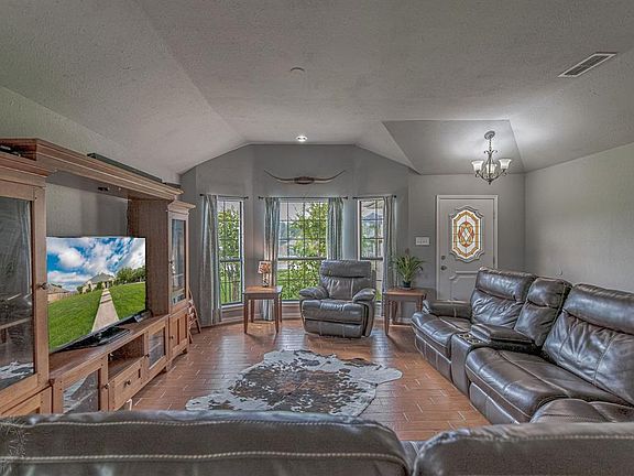 5th image of 624 Oldham Ln