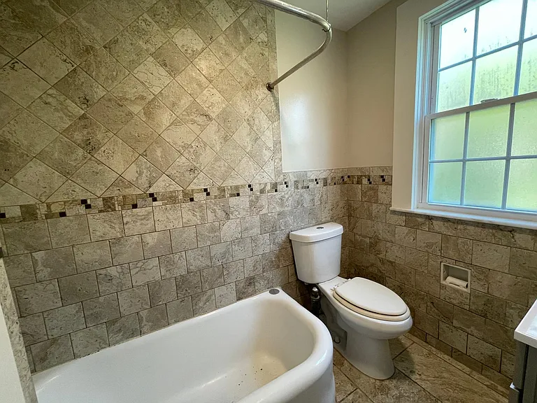 4248 Bronxwood Ave — Photo 10