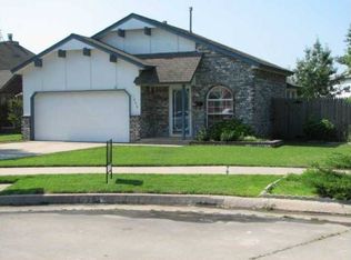 1808 SW 21st St, Moore, OK 73170