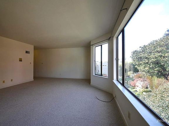 4th image of 2414 Pine St #202