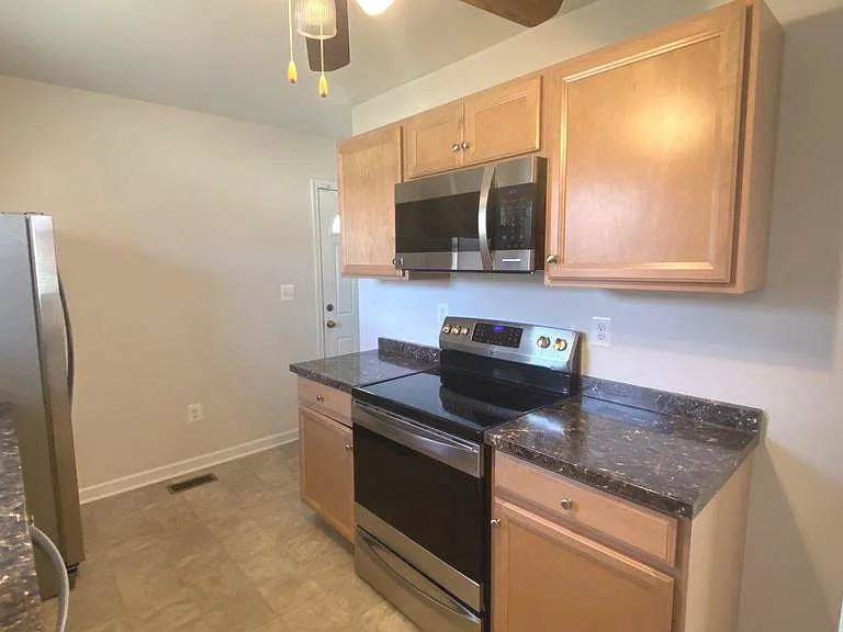 7625 Post Rd — Photo 9