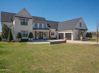 1106 Midlake Ct, Grimesland, NC 27837