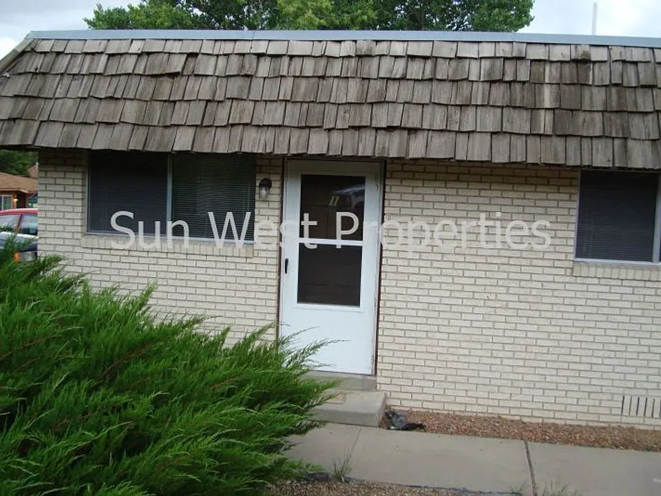 1011 E Navajo St