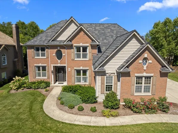 702 Ashton Ln, South Elgin, IL 60177