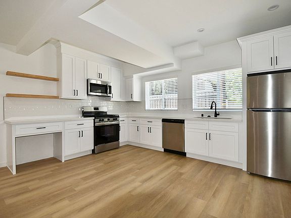 5th image of 721 N Hollywood Way #102