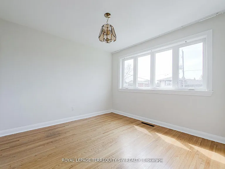 35 Euphrasia Dr — Photo 25