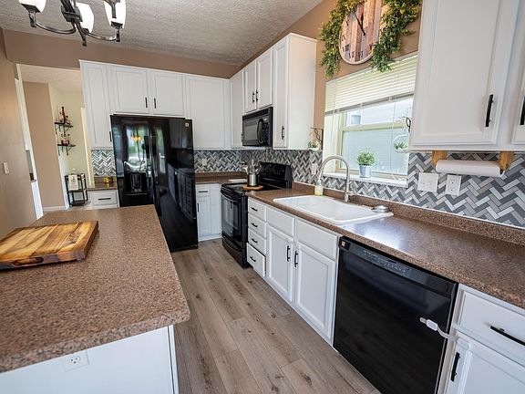 5th image of 1088 Komraus Ct