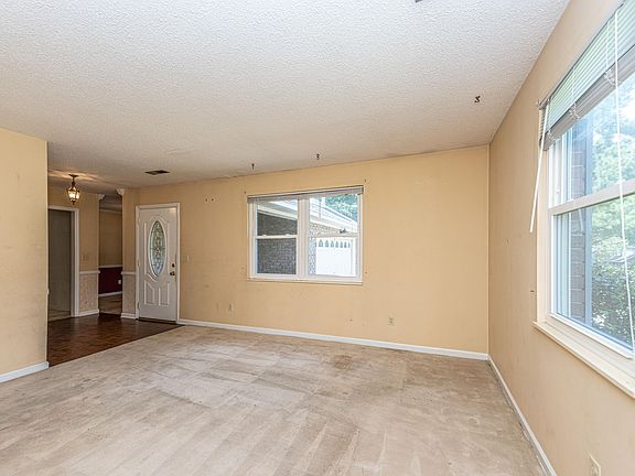 4th image of 205 Smythe Dr