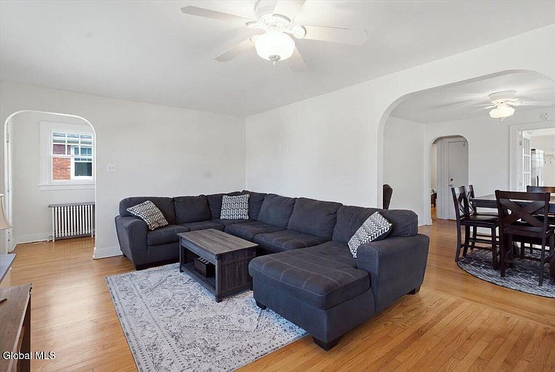 5th image of 8 Center View Drive