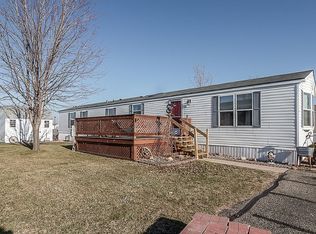 1990 Lancelot Ln, North Mankato, MN 56003