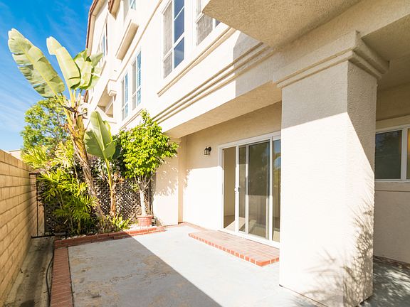 3rd image of 5445 Marine Ave