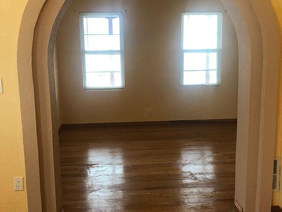 4th image of 803 Bacon St #2