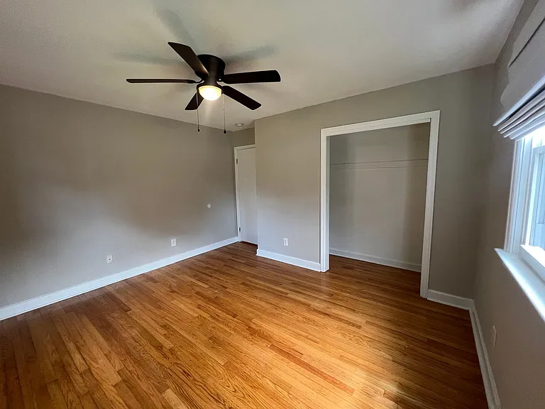 2725 Greendale Ave — Photo 17