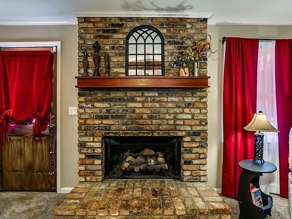 4th image of 8033 Dove Ln