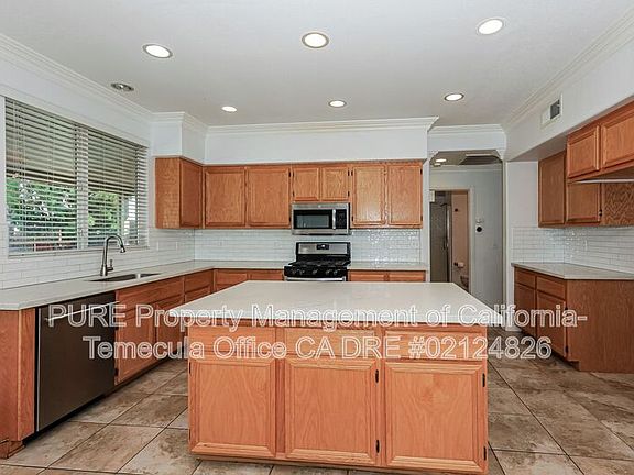 4th image of 41301 Engelmann Oak St