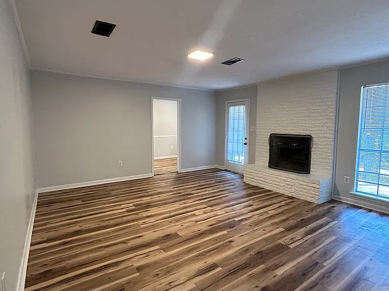 1152 Ferncrest Dr — Photo 2