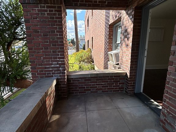 4th image of 231 E Villa St