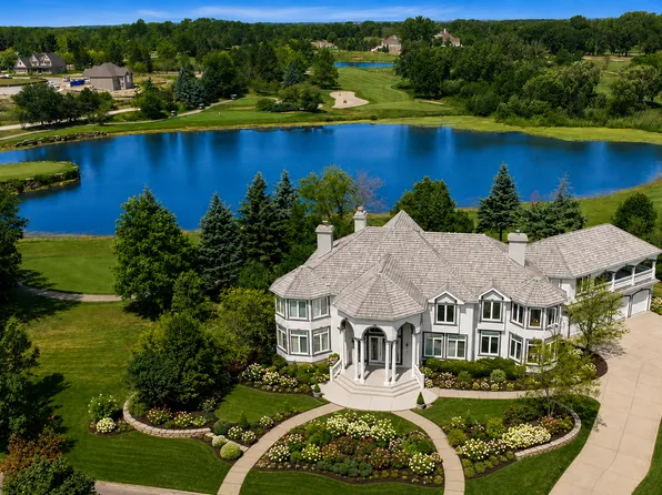 2 Ruffled Feathers Dr, Lemont, IL 60439