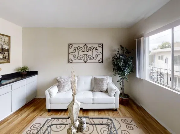 Just listed! 2nd level apt in quiet 9-unit complex. 1 Bed, 4541 Texas St, San Diego, CA 92116