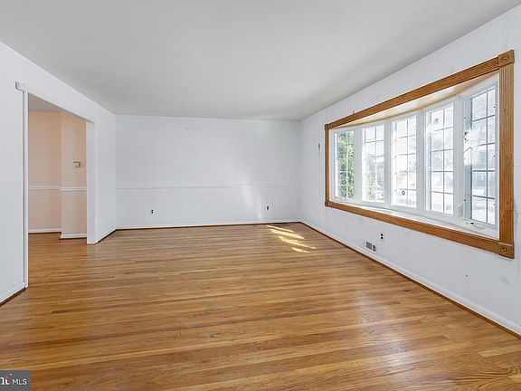 3rd image of 3 Kennington Rd