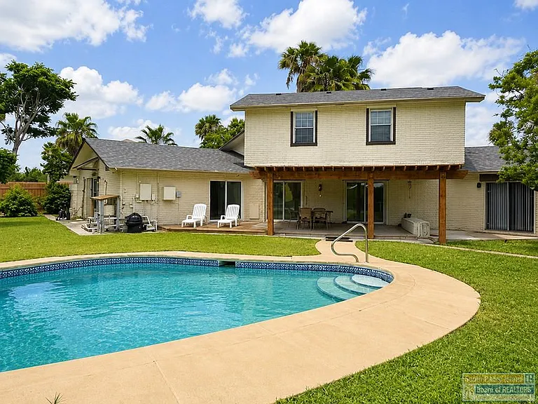 1025 Beach Blvd — Photo 15