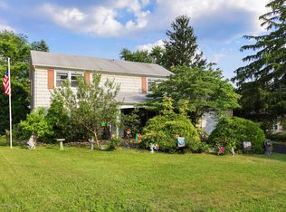 24 Oaklyn Ln, Aberdeen, NJ 07747