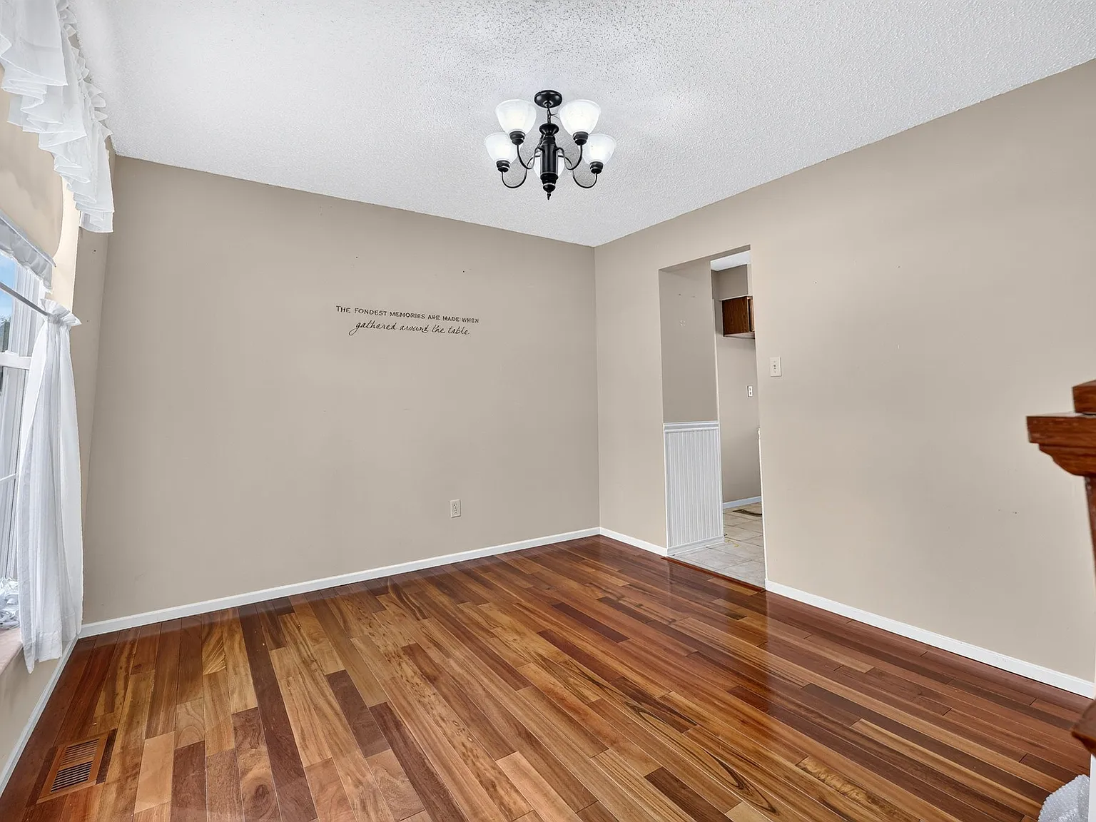 4 bed, 2.5 bath, 1796 sqft, $3,309 — Photo 4