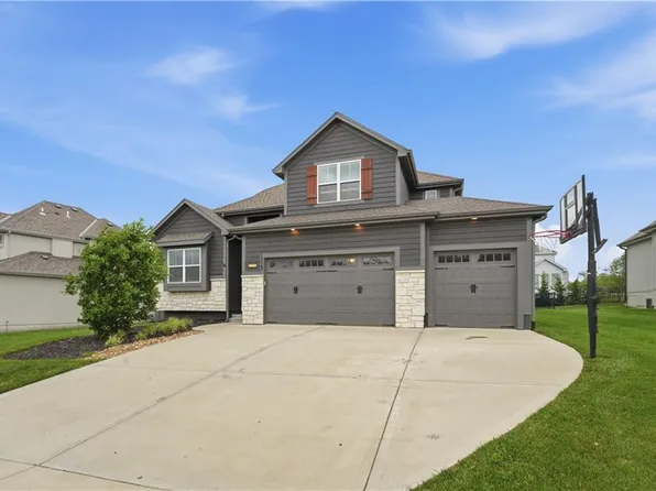 1712 SW 27th St, Lees Summit, MO 64082