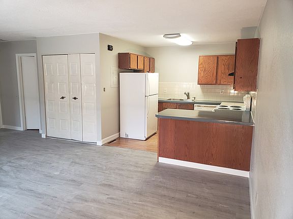 3rd image of 315 Mountain View Ave #7