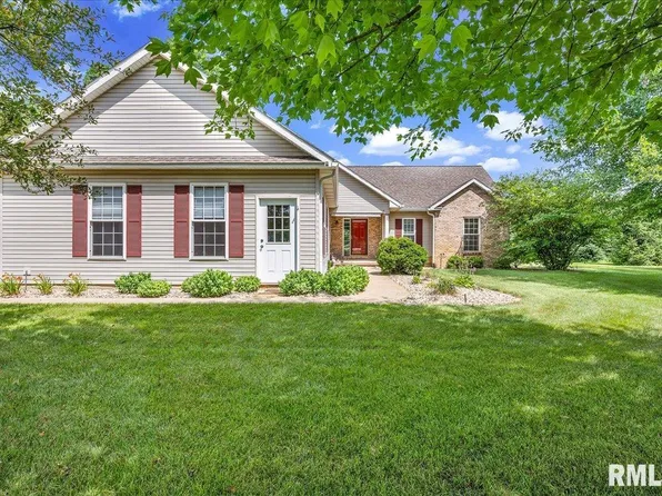 1327 Oak Leaf Ln, Washington, IL 61571