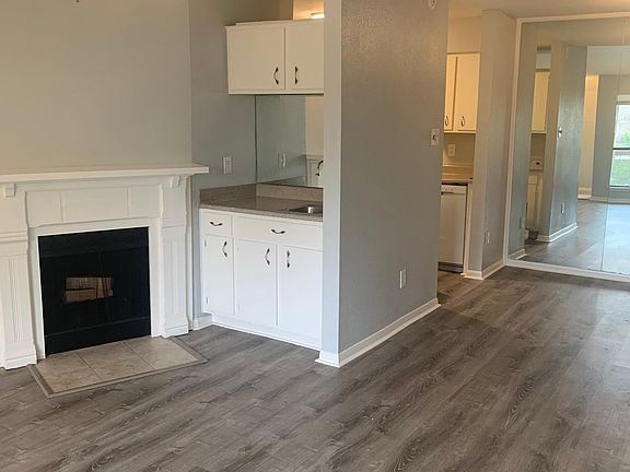 5th image of 2125 Augusta Dr APT 53
