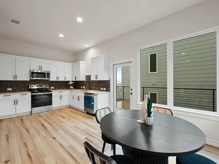 2309 Montopolis Dr #7 — Photo 6