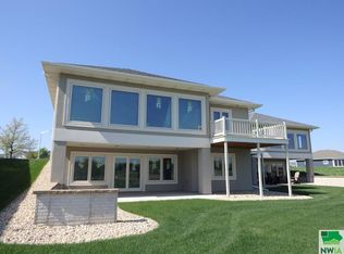 1007 Hoeven Dr UNIT 2, Alton, IA 51003
