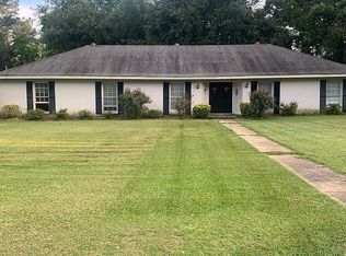 1101 Melwood Dr, Forest, MS 39074