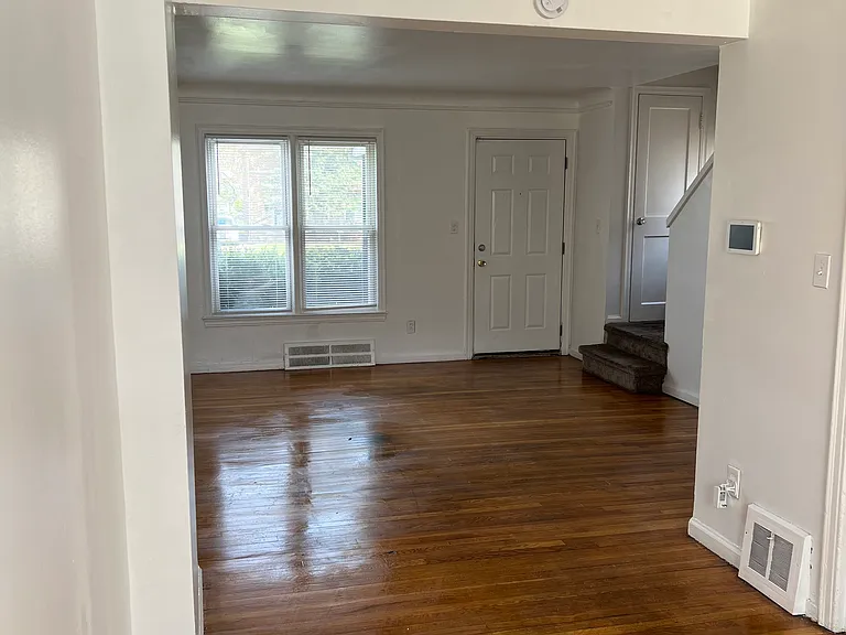 18489 Schaefer Hwy #1 — Photo 4